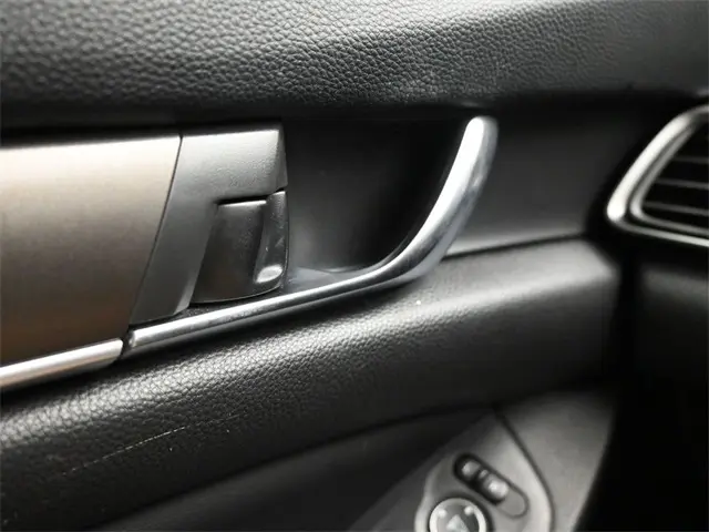 2018 Honda Accord LX photo 22