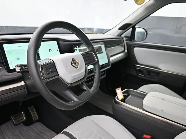 2022 Rivian R1T Adventure photo 14