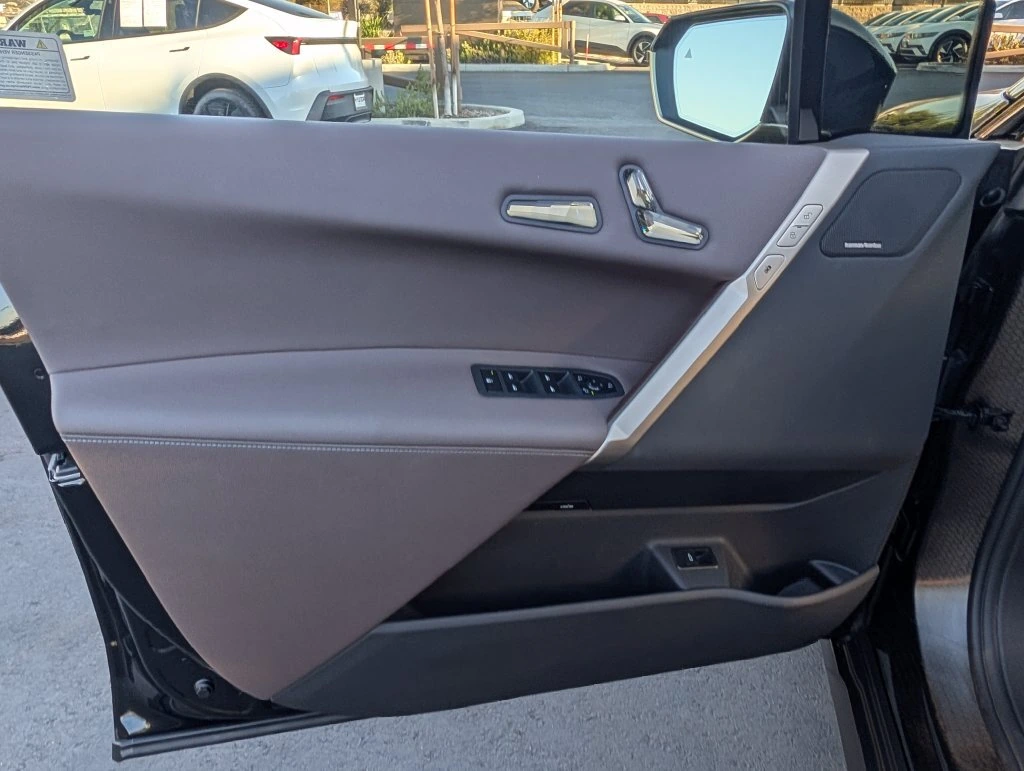 2023 BMW iX Base - Photo 17