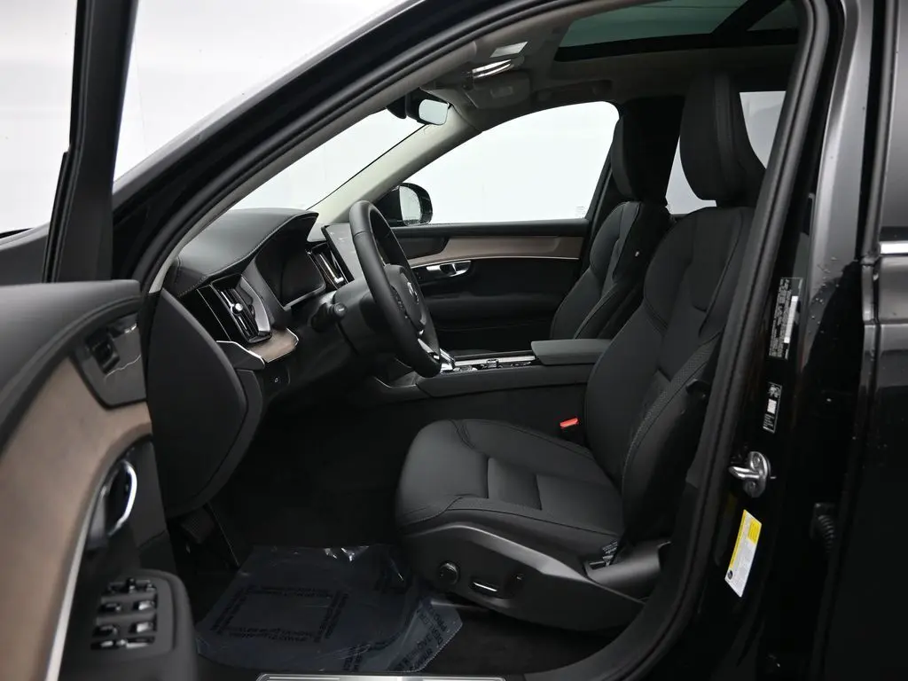 2026 Volvo - image 22