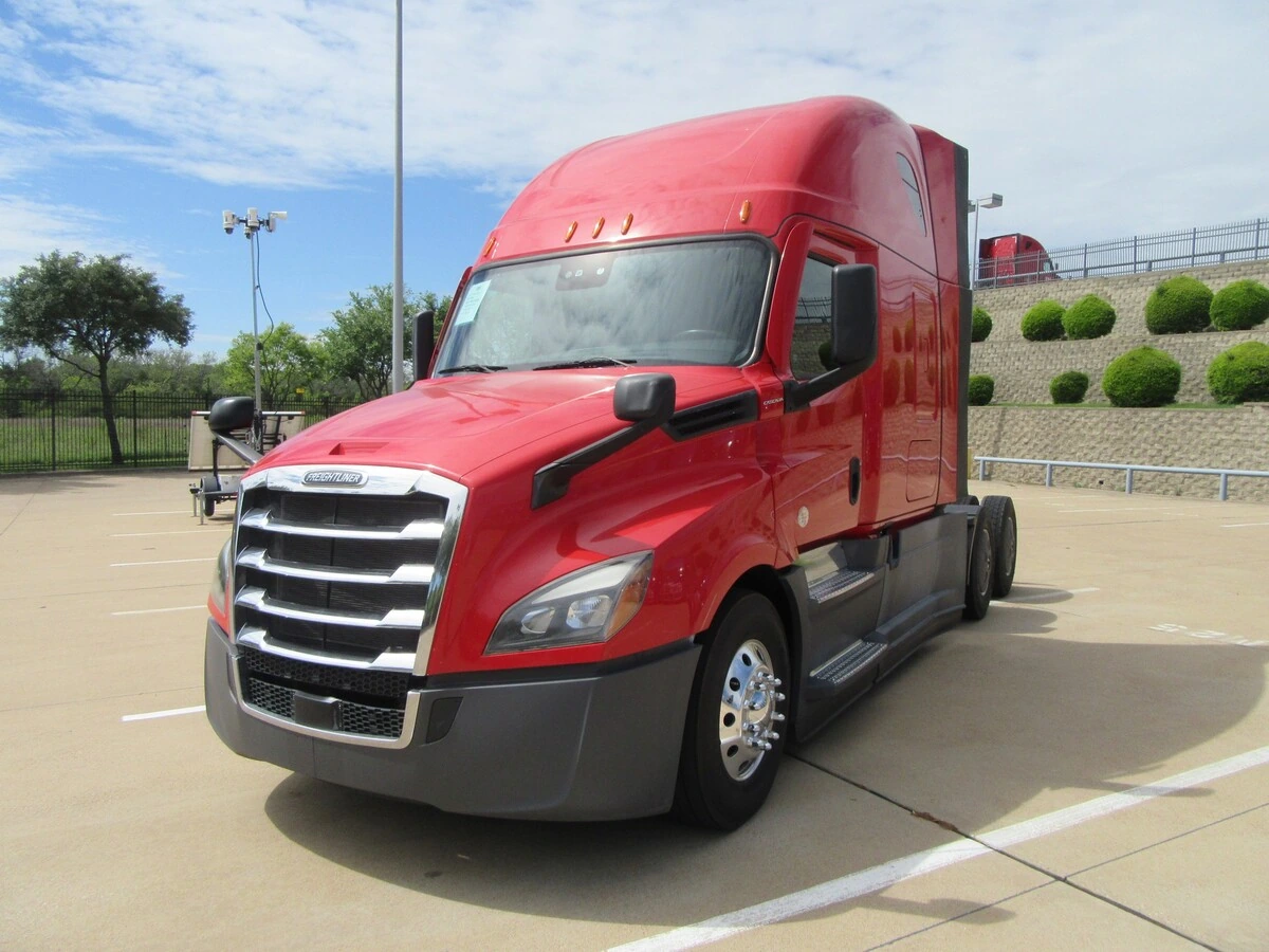 2022 Freightliner Cascadia - image 1