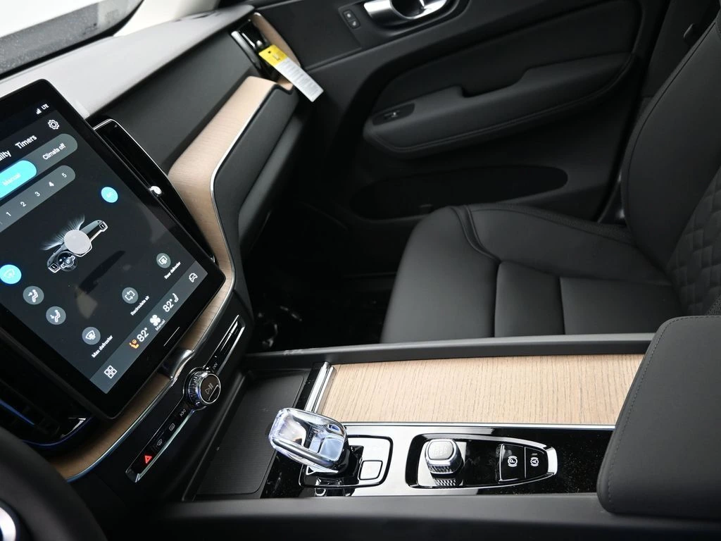 2026 Volvo - image 17