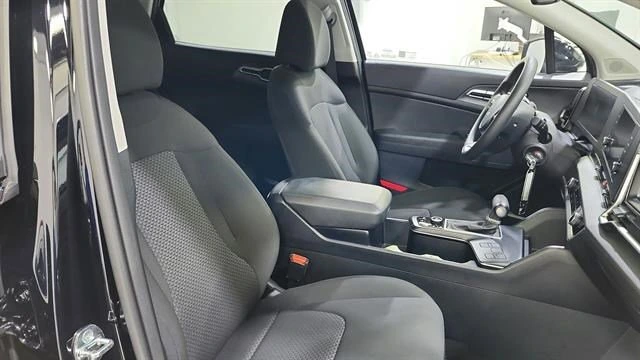 2025 Kia Sportage LX - Photo 28