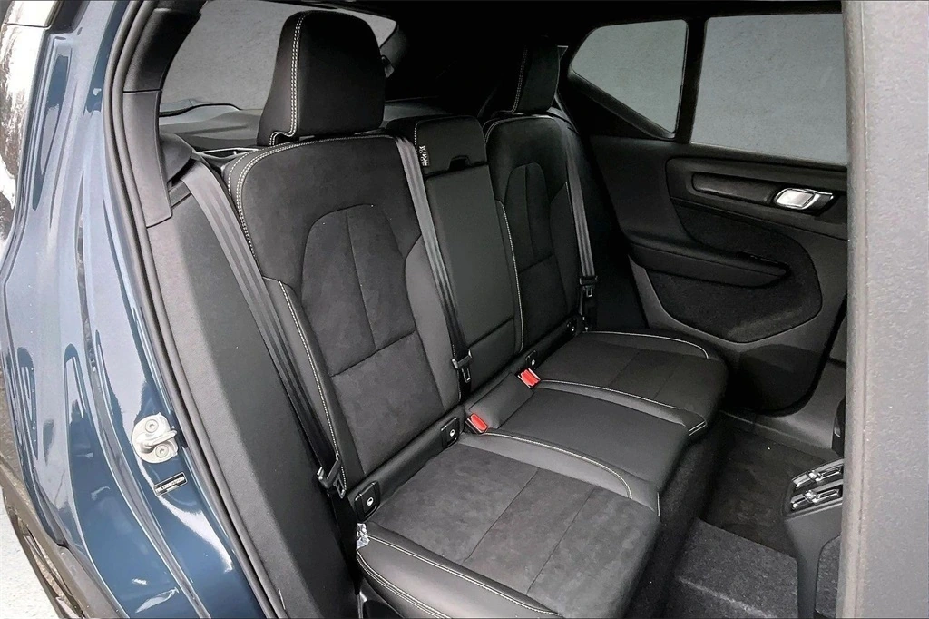 2026 Volvo - image 10