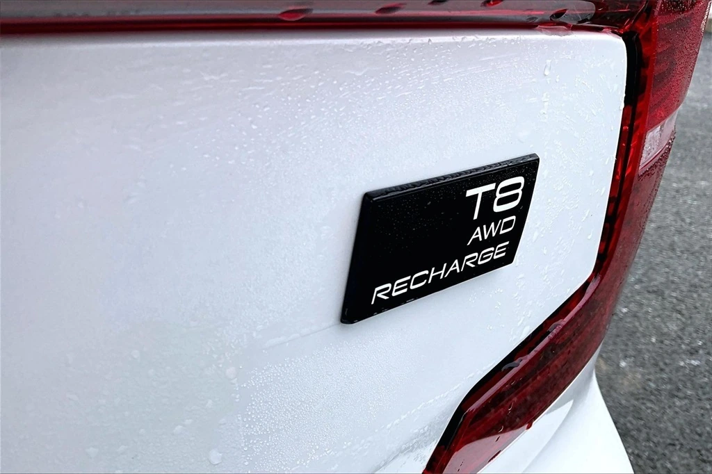 2023 Volvo - image 24