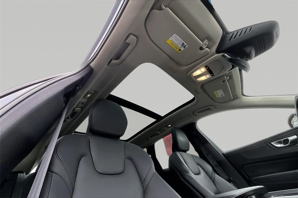 2023 Volvo - image 26