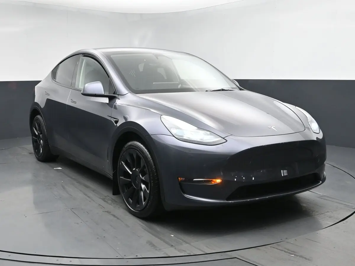2023 Tesla Model Y photo 2