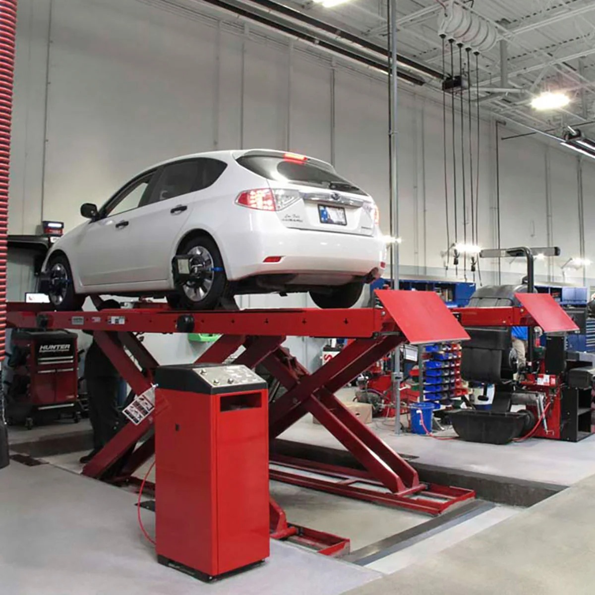 Subaru service bay at Dalton Subaru National City