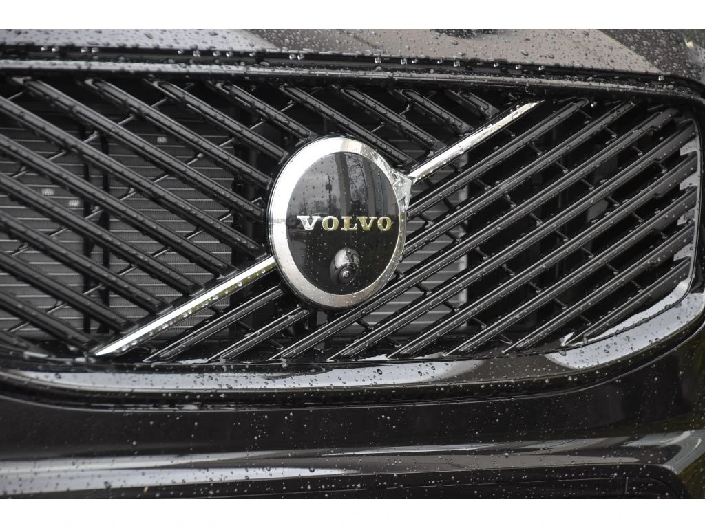 2026 Volvo - image 11