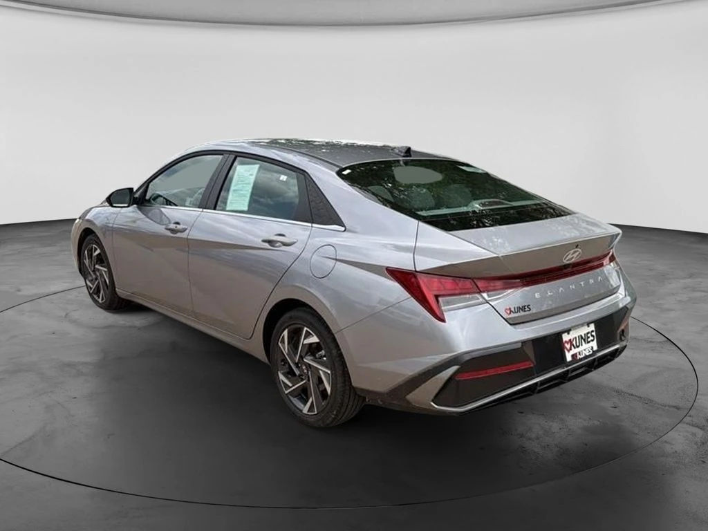2025 Hyundai Elantra SEL - Photo 8