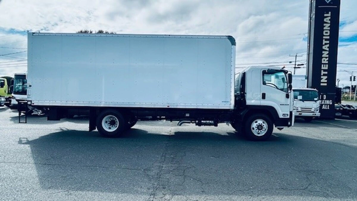 2025 Isuzu FVR - image 2