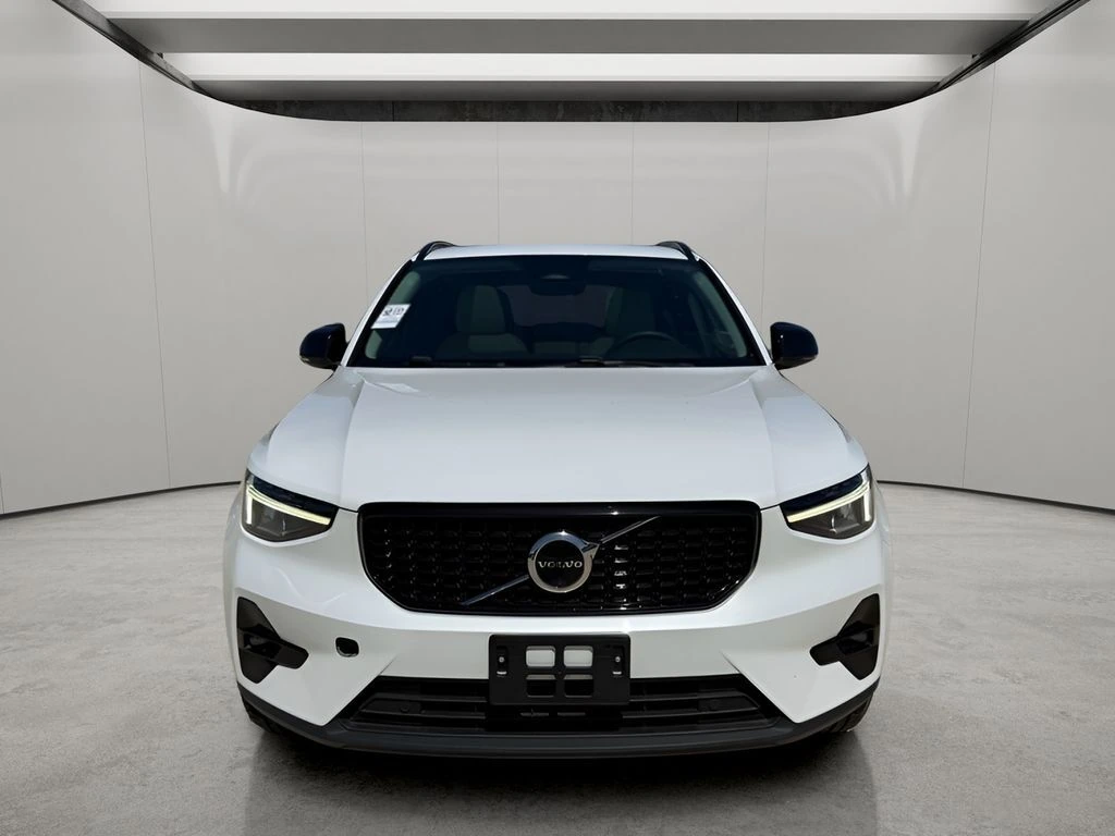 2023 Volvo - image 7