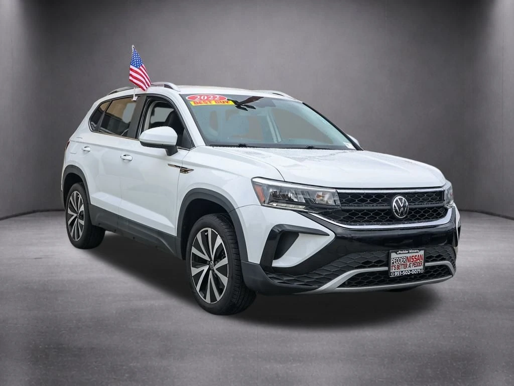2022 Volkswagen Taos SE's photo