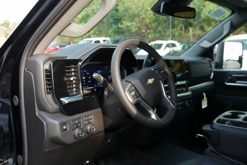 2026 Chevrolet Silverado LT photo 10