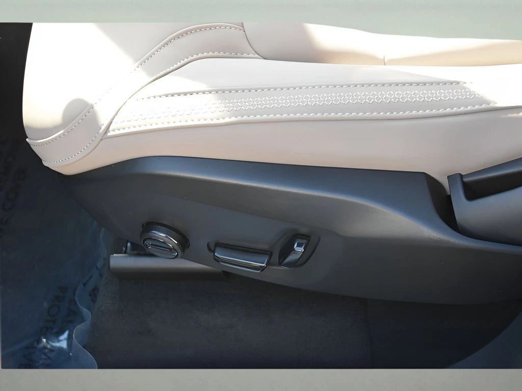 2026 Volvo - image 34