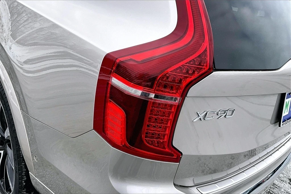 2023 Volvo - image 23