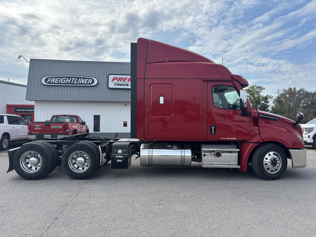 2024 Freightliner Cascadia — photo 7