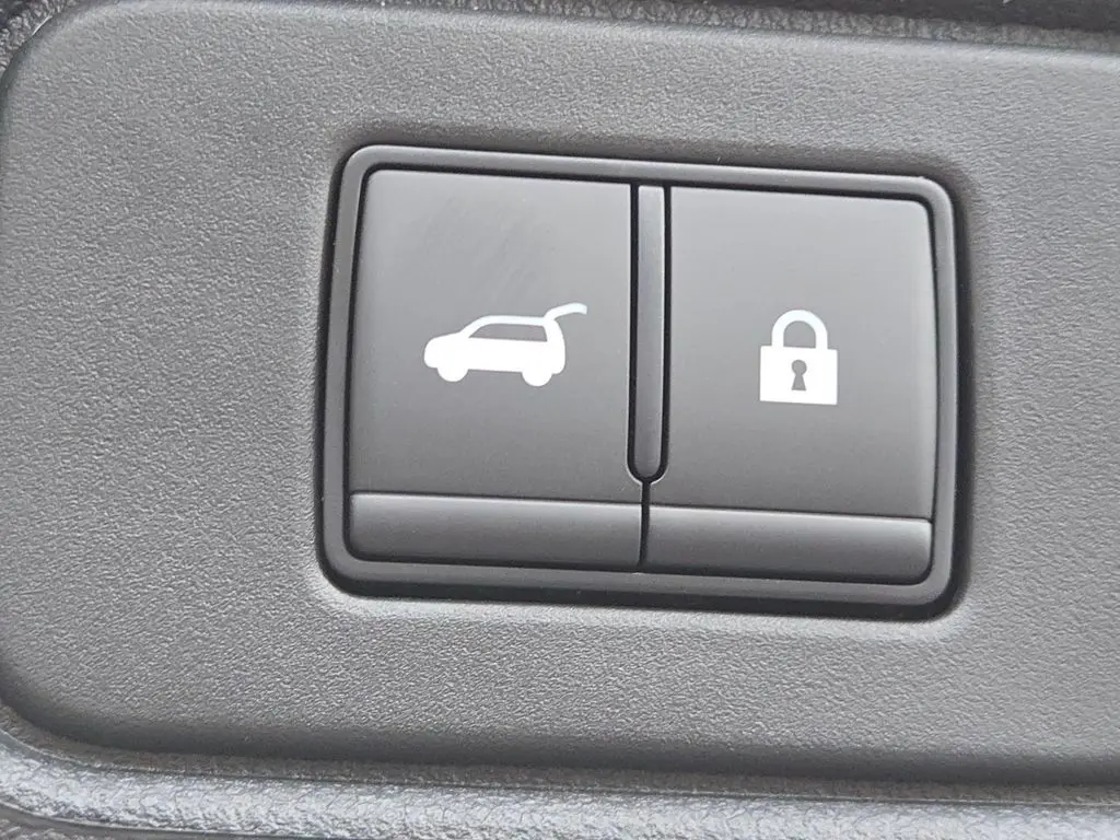 2025 Nissan Pathfinder SL photo 4