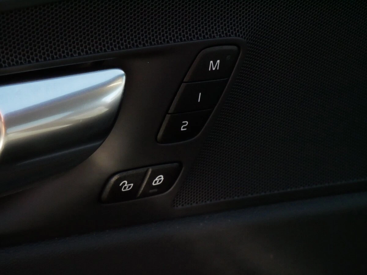 2025 Volvo - image 19