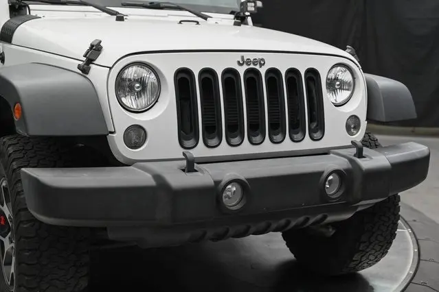 2015 Jeep Wrangler Unlimited Sport photo 3