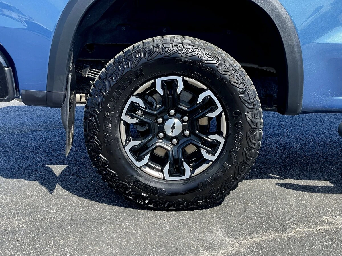 2024 Chevrolet Silverado 1500 ZR2 - Photo 10