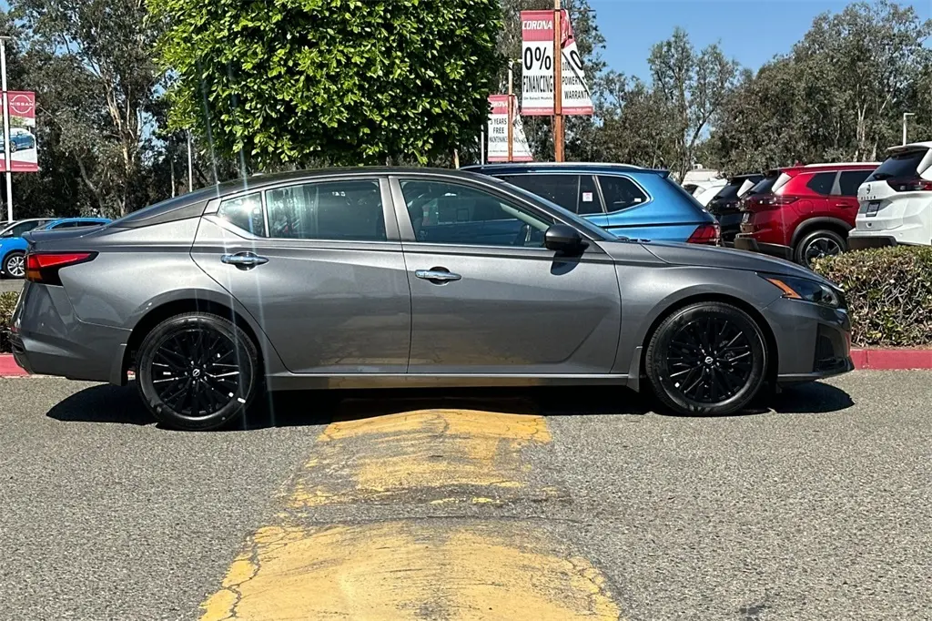 2025 Nissan Altima 2.5 SV photo 3