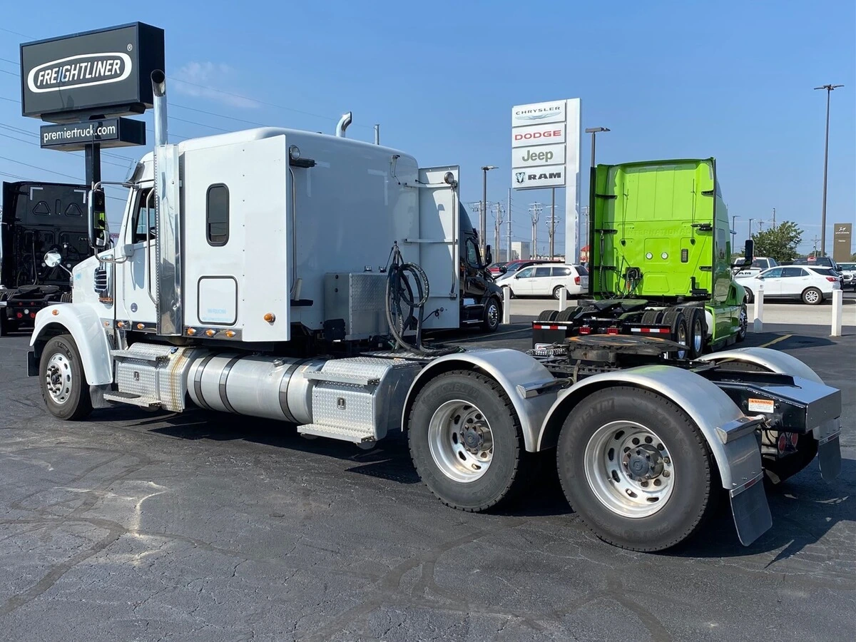 2023 Freightliner 122SD — photo 3