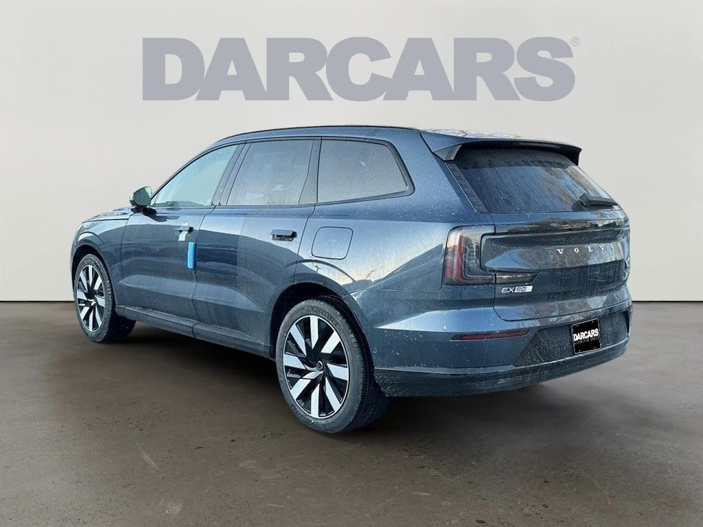 2025 Volvo - image 3