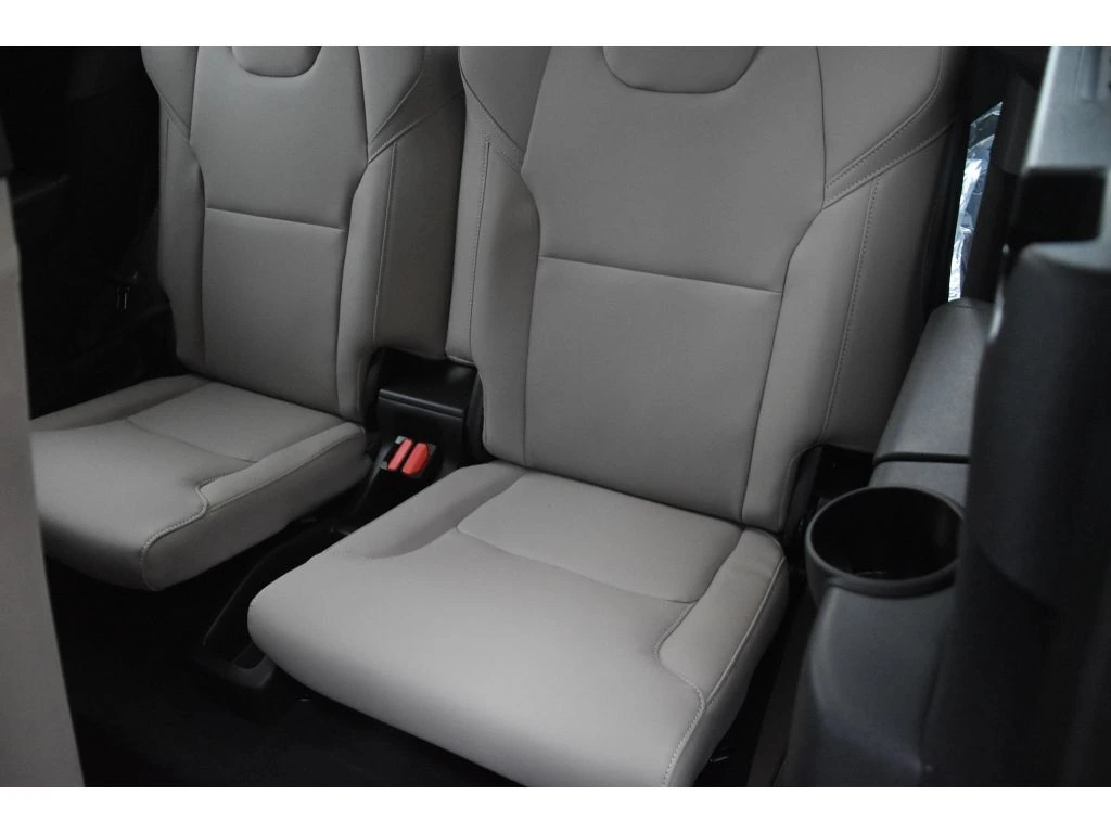 2026 Volvo - image 14