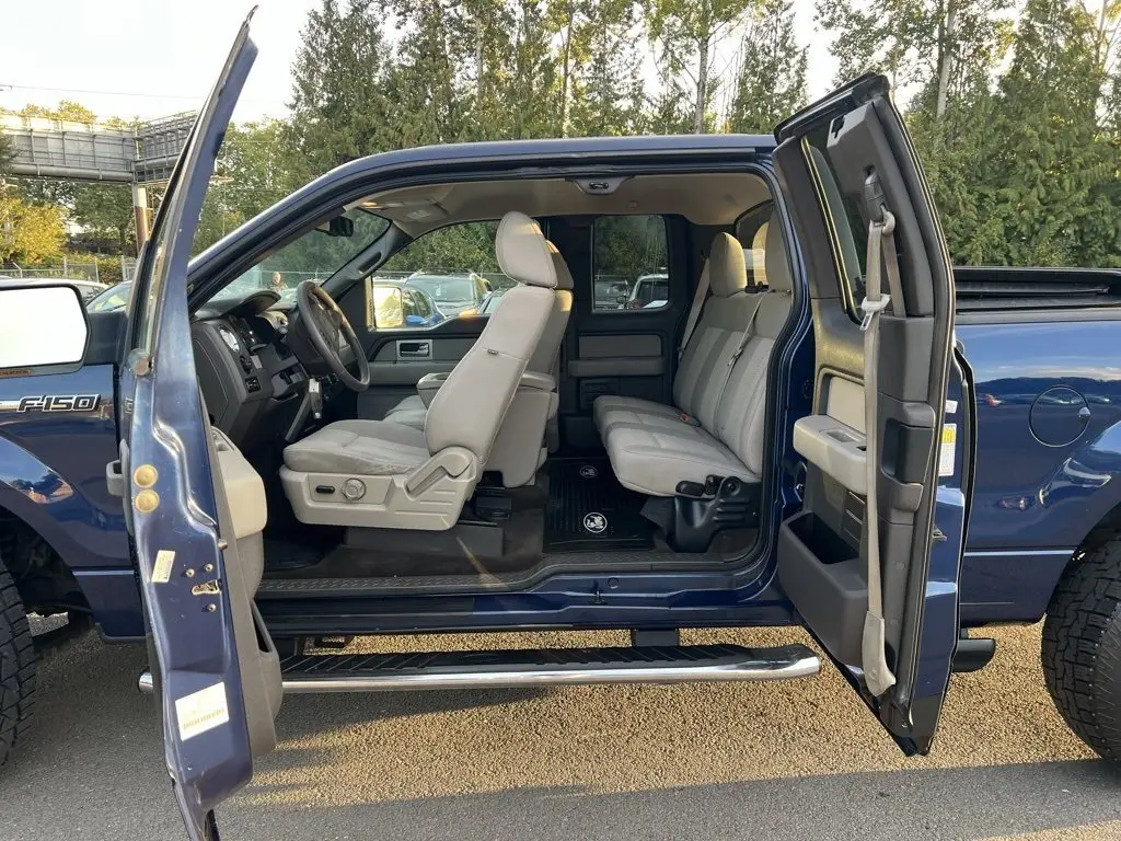 2010 Ford F-150 XLT photo 11