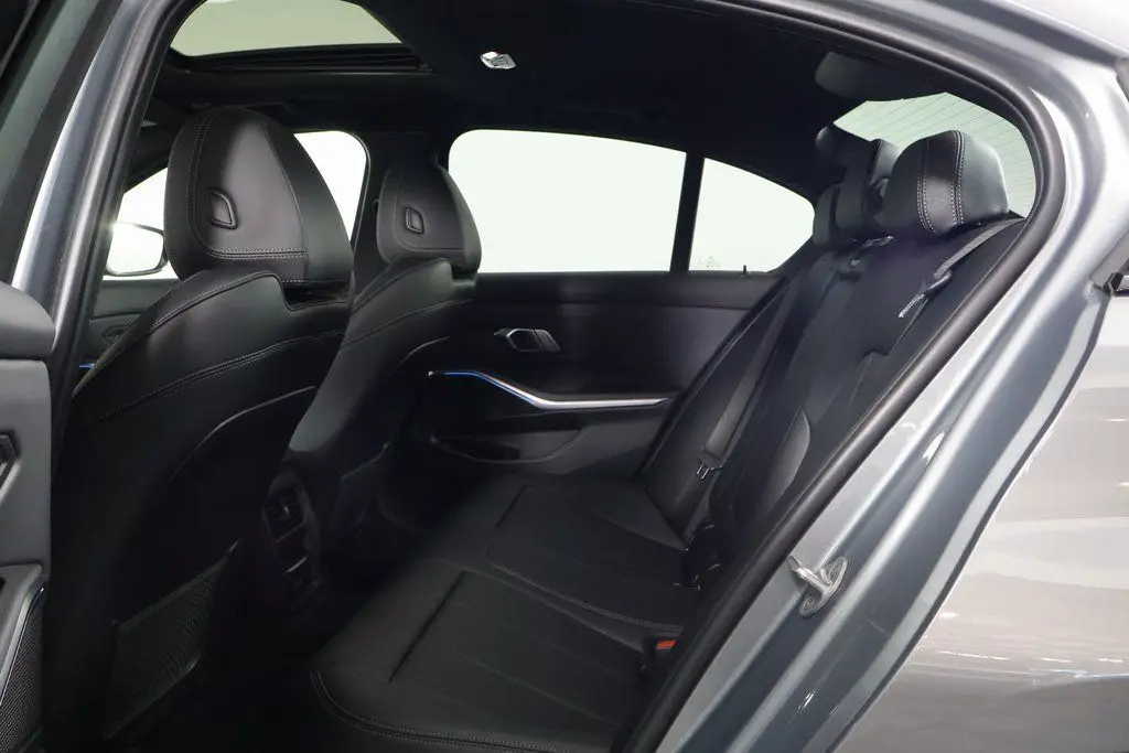 2023 Bmw 330e Sedan photo 11