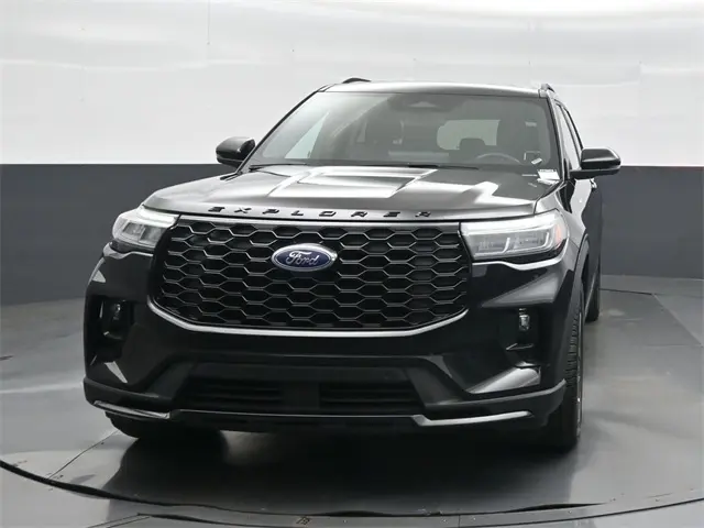 2025 Ford Explorer ST-Line photo 3