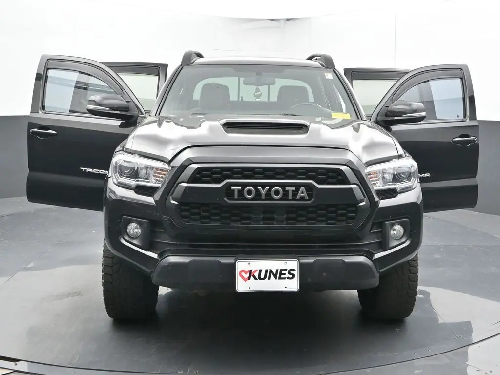 2017 Toyota Tacoma SR photo 4