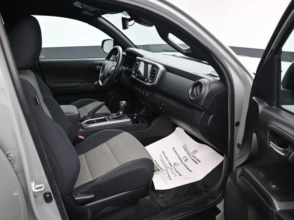 2022 Toyota Tacoma TRD Off-Road V6 photo 11