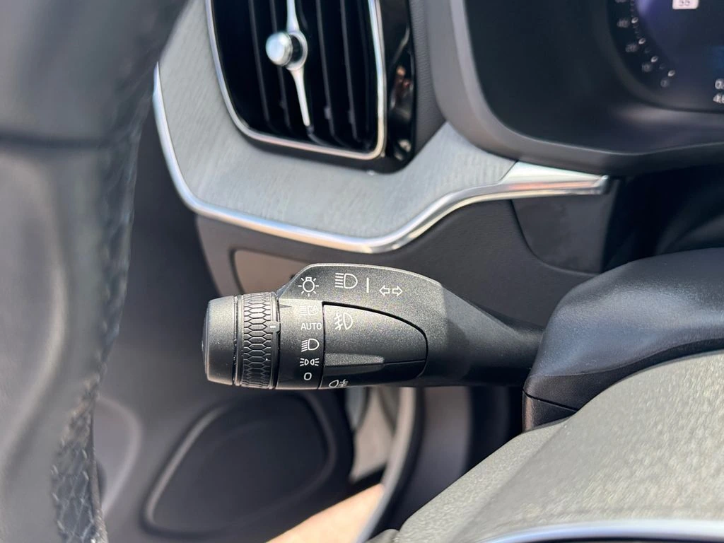 2025 Volvo XC60 Plus - Photo 32