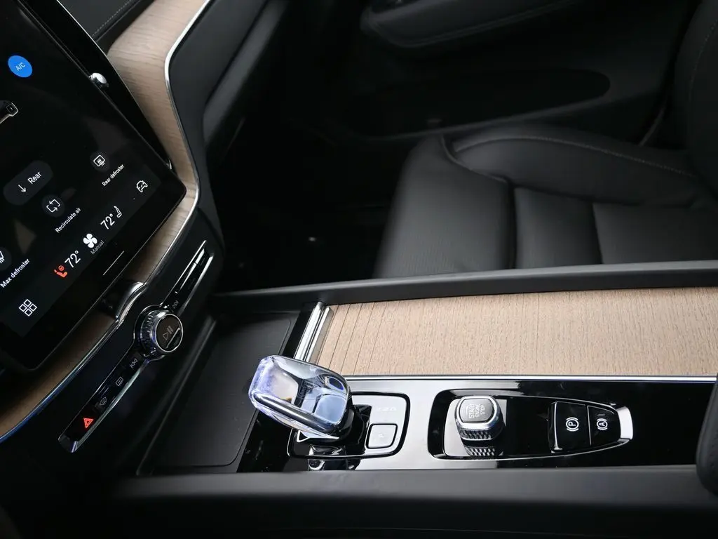 2026 Volvo - image 16