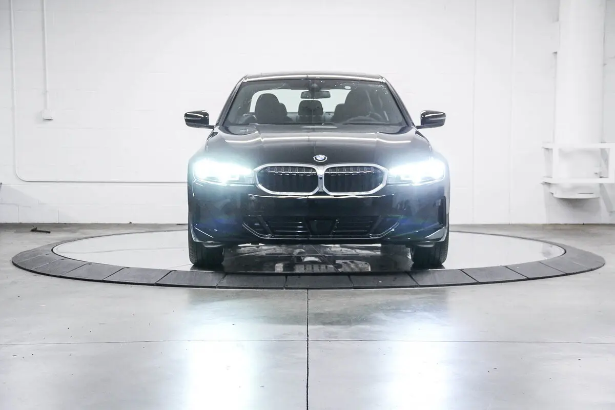 2026 Bmw 330i Sedan photo 2