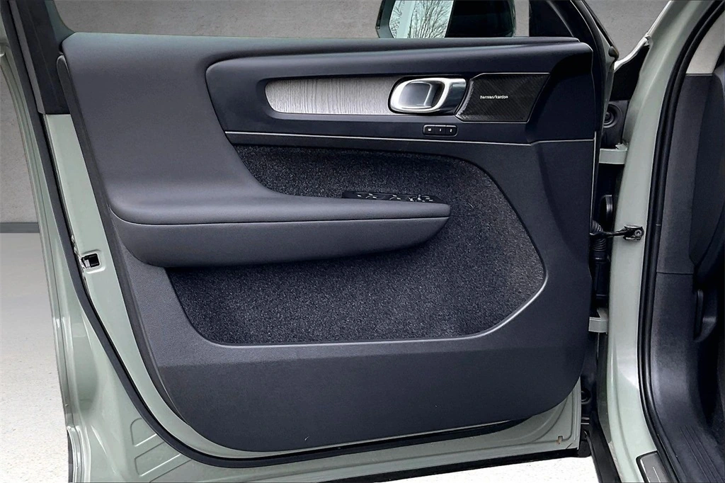 2024 Volvo - image 20