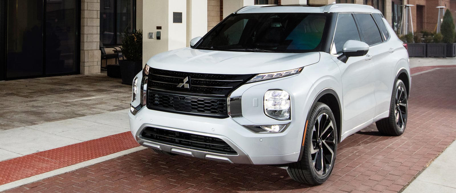 2024 Mitsubishi Outlander ES Overview near Montgomery, AL