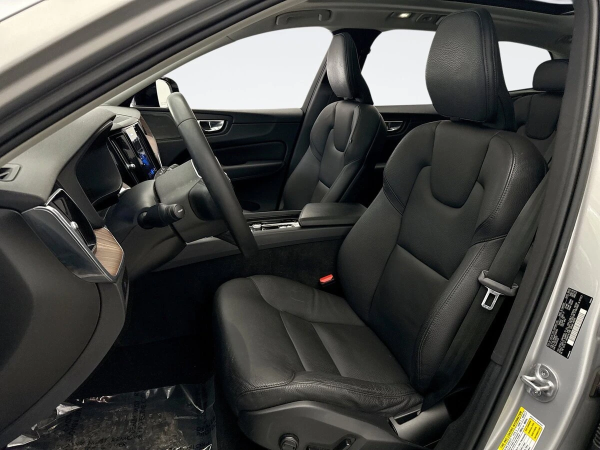 2023 Volvo - image 11