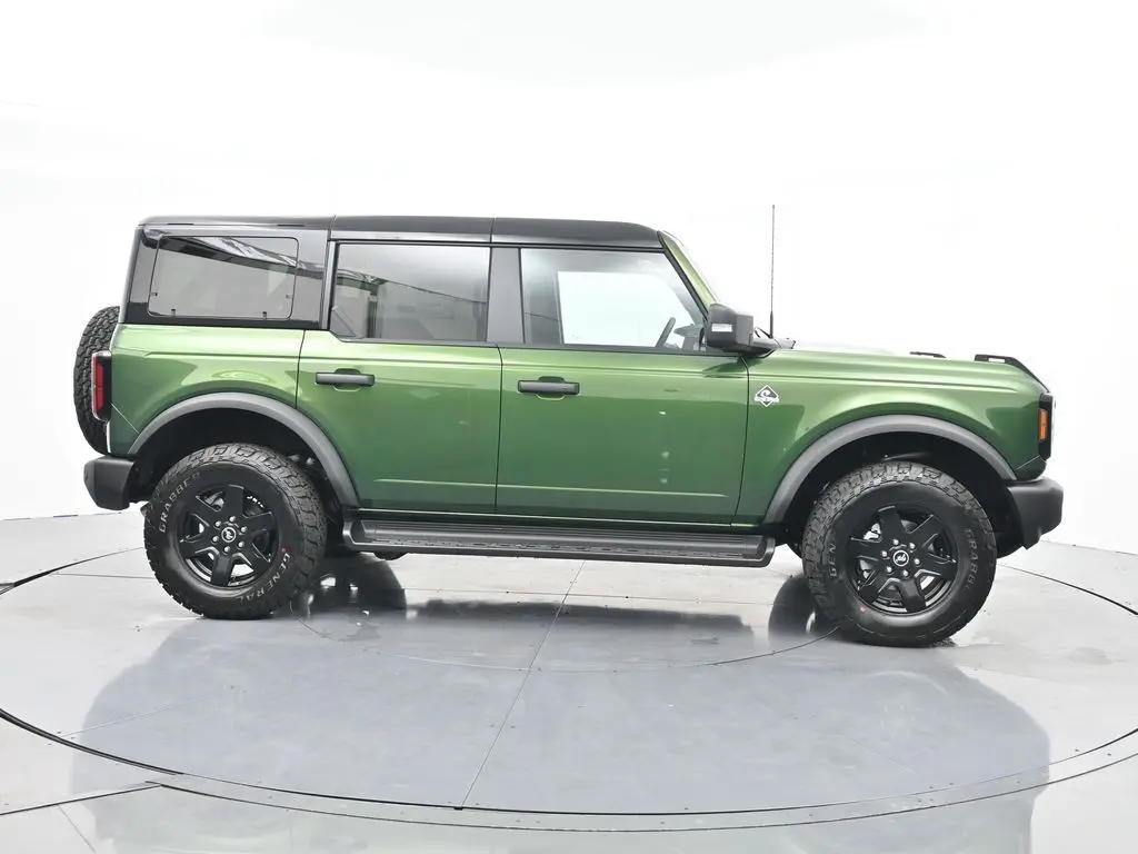 2025 Ford Bronco Outer Banks photo 4