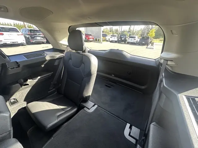 2018 Volvo XC90 T6 AWD Momentum photo 25