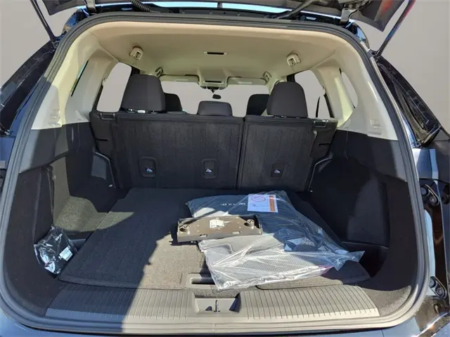 2026 Nissan Rogue S photo 13