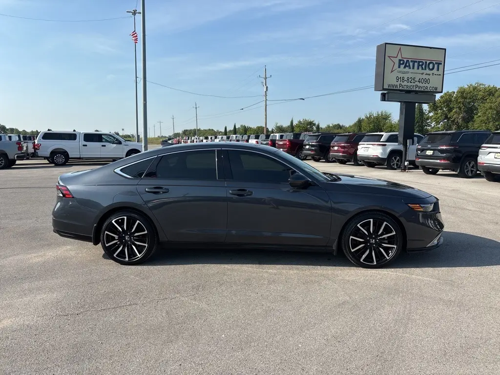 2024 Honda Accord Hybrid Touring photo 2