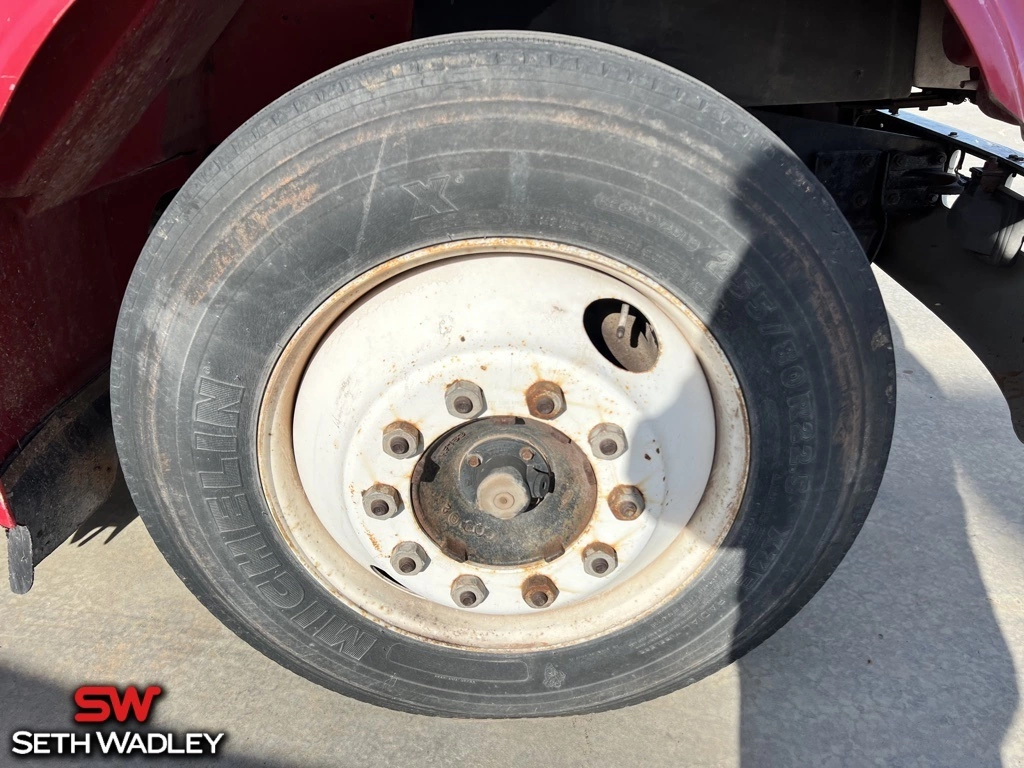 1998 International - image 10