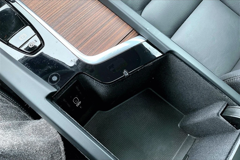2023 Volvo - image 15