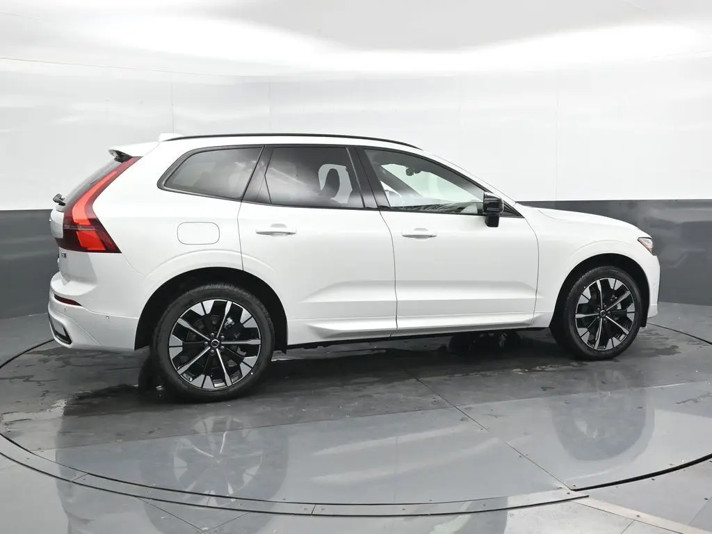 2026 Volvo - image 2