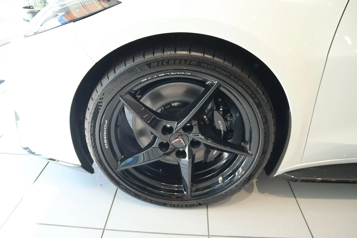 2027 Chevrolet Corvette 2LT - Photo 19