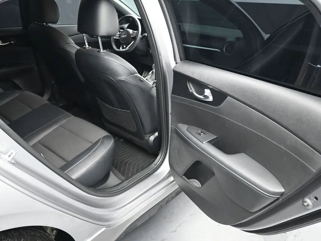 2024 Kia Forte GT-Line photo 12