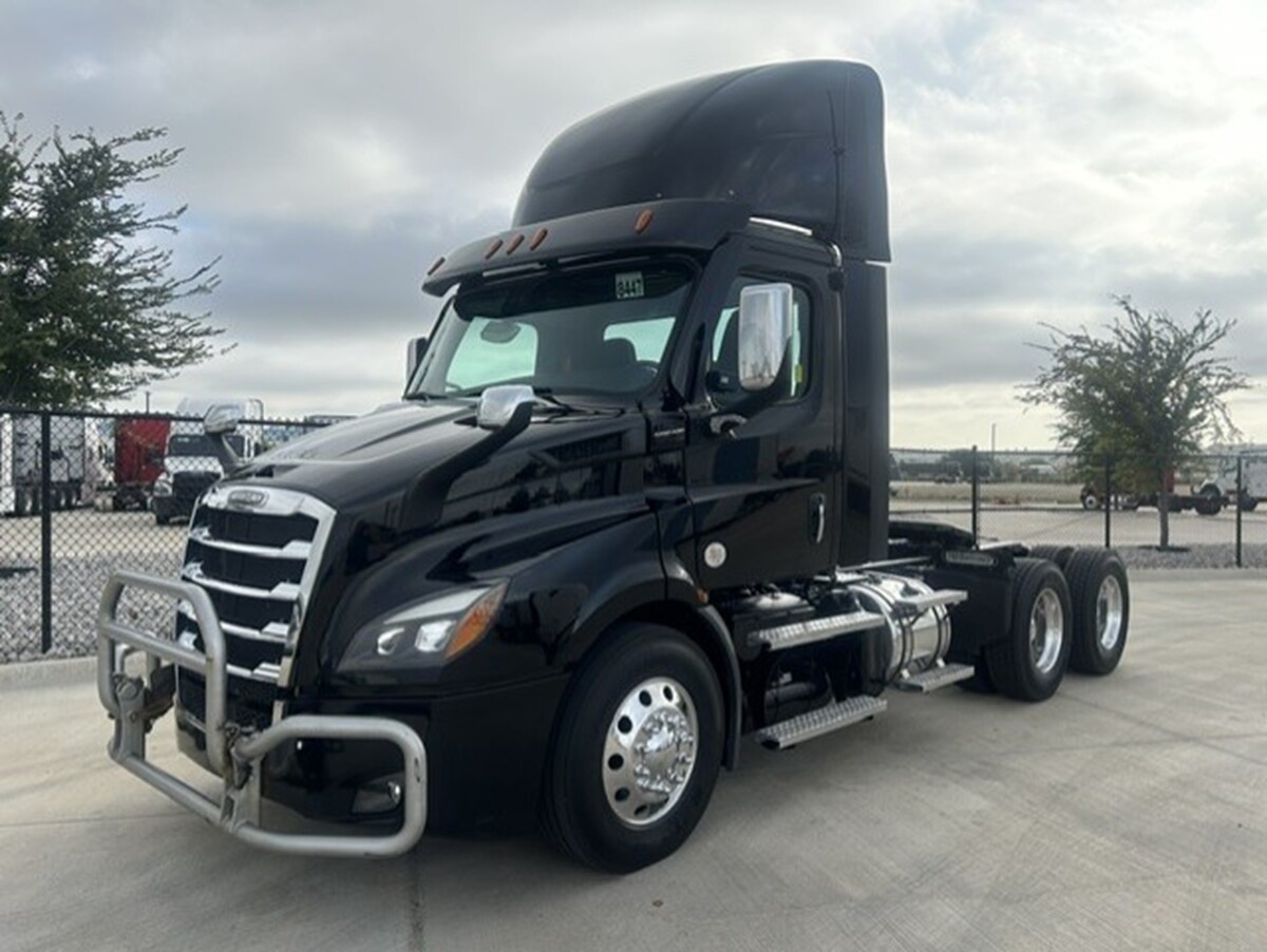 2023 FREIGHTLINER Cascadia